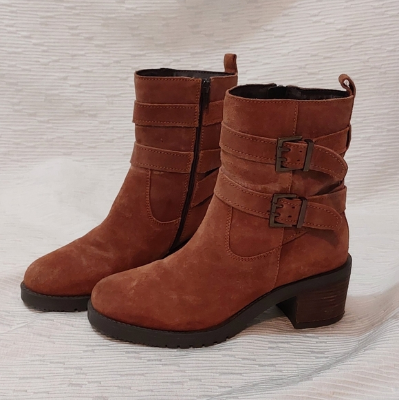 Vintage Foundry Co Shoes - Women’s Suede Buckle Ankle Boots in Chestnut Size 9